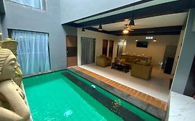 Bali Queen Elephant Boutique Villa